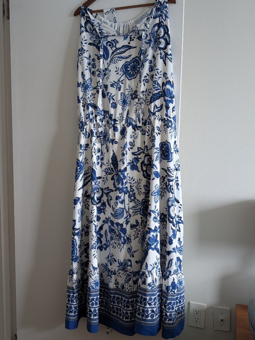 Bloomchic blue floral maxi Summer dress with long tie belt and pockets. US28 - Picture 2 of 5